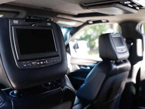 Used 2017 Cadillac Escalade ESV Platinum image 28