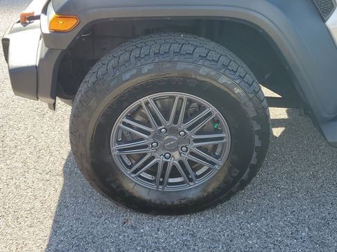 Used 2018 Jeep Wrangler Unlimited Sport image 11