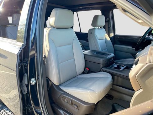 Used 2024 Chevrolet Tahoe Z71 w/ Luxury Package AWD/4WD image 31