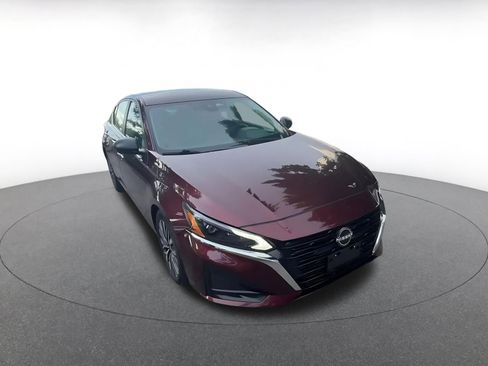 Used 2025 Nissan Altima 2.5 SV FWD image 3