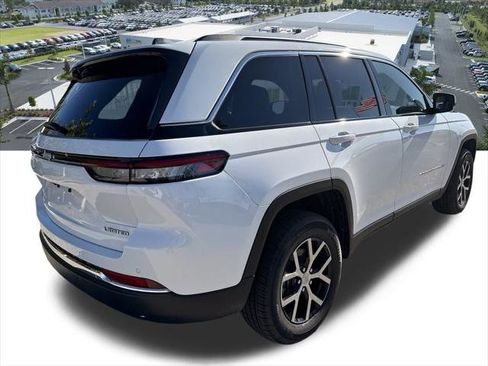 Certified 2025 Jeep Grand Cherokee Limited image 5