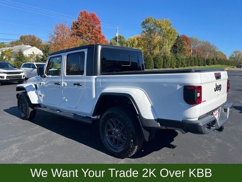 Used 2024 Jeep Gladiator Sport image 5