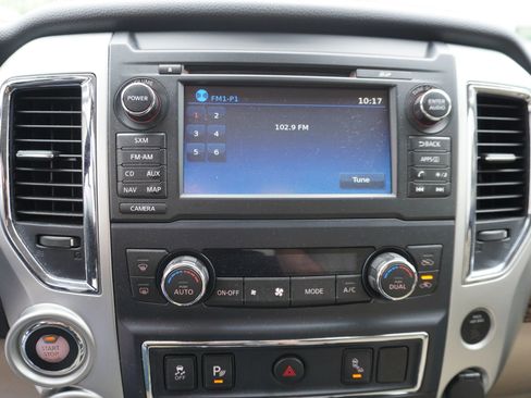 Used 2017 Nissan Titan SL AWD/4WD image 18