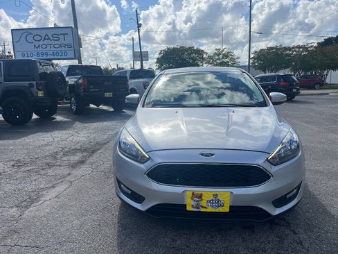 Used 2016 Ford Focus SE w/ Equipment Group 201A FWD image 10