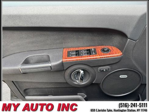 Used 2009 Jeep Commander Limited image 27