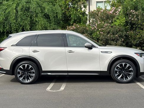 Certified 2024 MAZDA CX-90 Plug-In Hybrid w/ Premium Plus AWD/4WD image 3