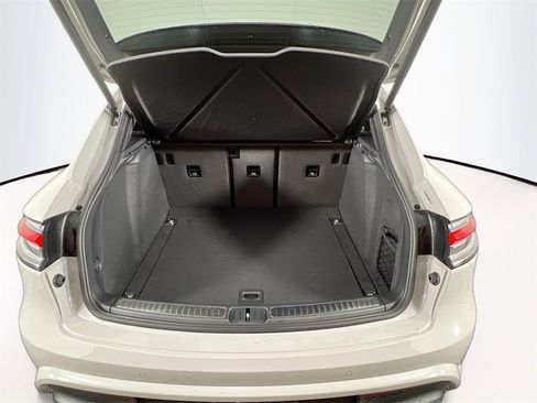 New 2026 Porsche Macan Base image 28