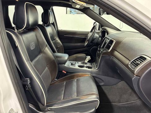 Used 2017 Jeep Grand Cherokee Overland image 26
