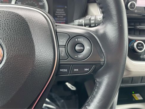 Used 2022 Toyota Corolla Cross LE image 17