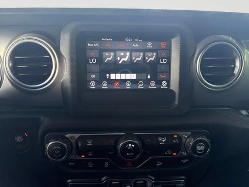 Used 2020 Jeep Wrangler Unlimited Sahara AWD/4WD image 23