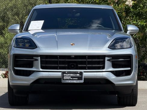 Certified 2025 Porsche Cayenne image 10