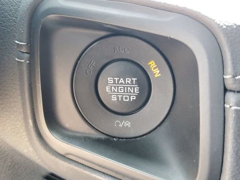 Used 2025 Jeep Wrangler Unlimited Rubicon AWD/4WD image 28
