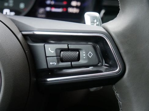 Used 2025 Porsche Macan image 19