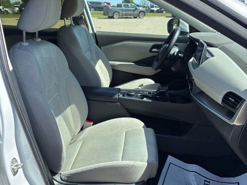 Used 2025 Nissan Rogue SV AWD/4WD image 8