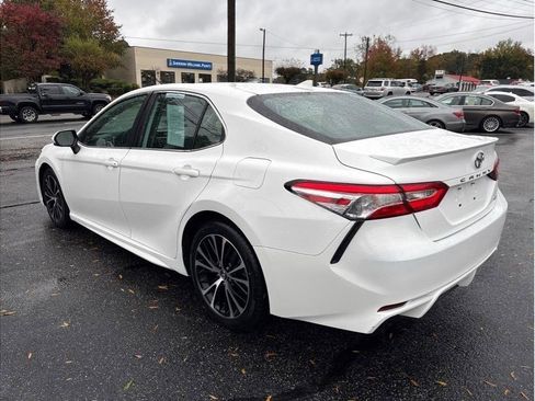 Used 2020 Toyota Camry SE FWD image 4