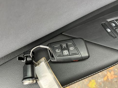 Used 2025 Volkswagen Jetta SE image 22