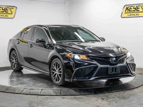 Used 2023 Toyota Camry SE FWD image 5