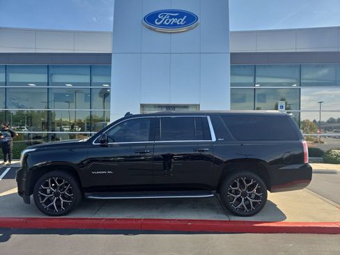 Used 2019 GMC Yukon XL SLT AWD/4WD image 1