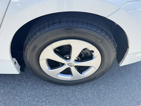 Used 2014 Toyota Prius Two FWD image 34