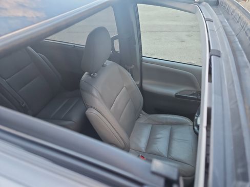 Used 2017 Toyota Sienna XLE Premium image 37