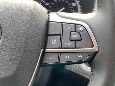 Used 2021 Toyota Highlander XLE image 21