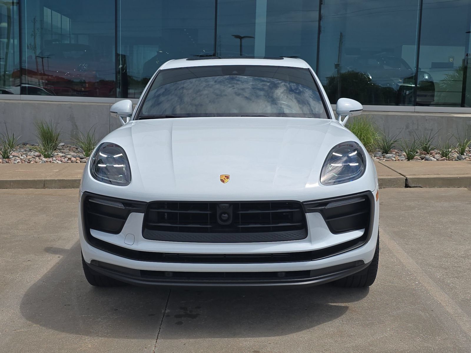 Certified 2026 Porsche Macan AWD/4WD image 10