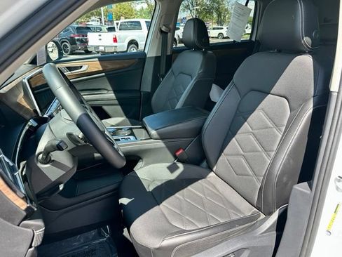 Used 2024 Volkswagen Atlas SE w/ Panoramic Sunroof Package FWD image 13