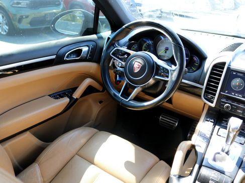 Used 2015 Porsche Cayenne S w/ Premium Package image 39