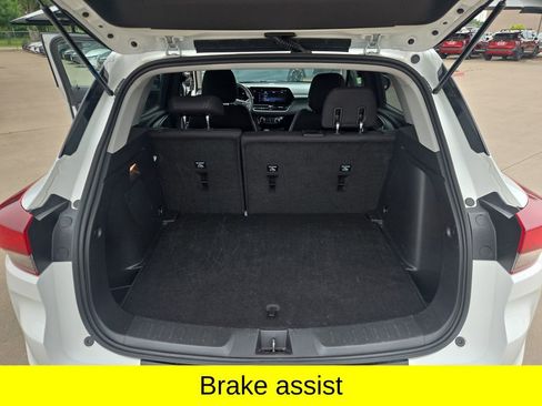 Used 2025 Chevrolet TrailBlazer LT AWD/4WD image 34
