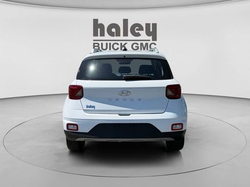 Used 2025 Hyundai Venue SEL FWD image 2
