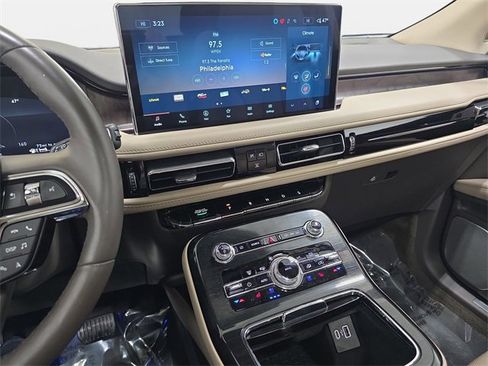 Used 2023 Lincoln Nautilus Reserve w/ Equipment Group 202A image 17