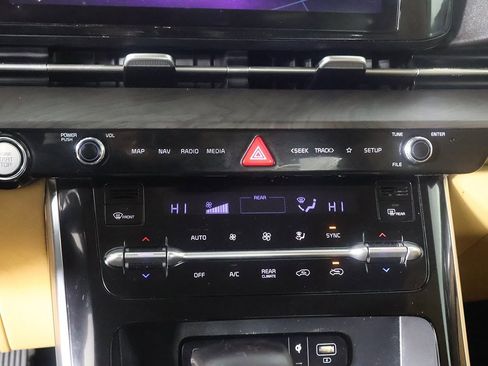 Used 2023 Kia Carnival EX image 44