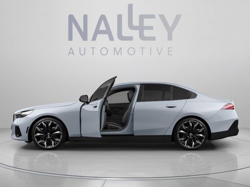 Used 2025 BMW i5 eDrive40i w/ M Sport Package RWD image 2