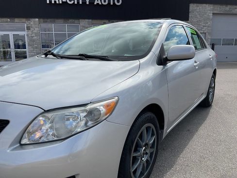 Used 2010 Toyota Corolla LE image 2