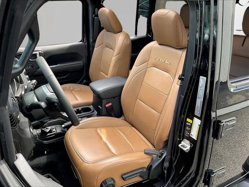 Used 2023 Jeep Wrangler Unlimited Sahara w/ Cold Weather Group AWD/4WD image 22