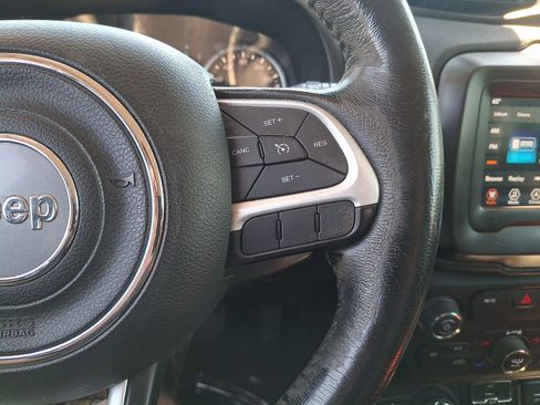 Used 2018 Jeep Renegade Latitude w/ Cold Weather Group AWD/4WD image 21
