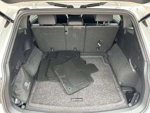 Used 2022 Volkswagen Tiguan SEL R-Line image 11