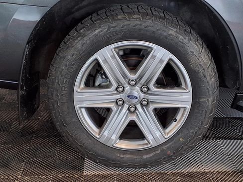 Used 2019 Ford Expedition XLT w/ Equipment Group 202A AWD/4WD image 7