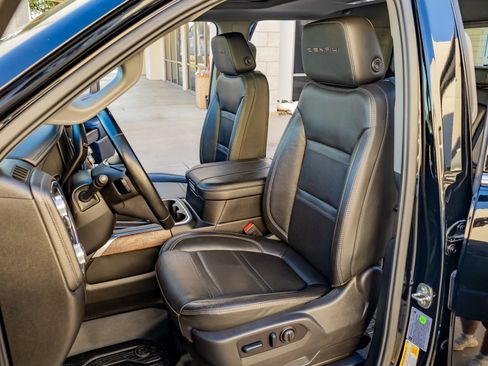 Used 2023 GMC Sierra 3500 Denali image 29