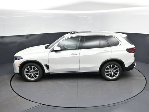 Certified 2026 BMW X5 xDrive40i w/ Climate Comfort Package AWD/4WD image 32