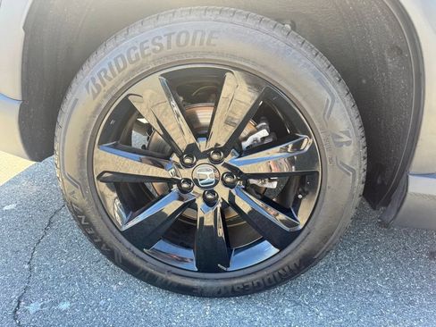 Used 2025 Honda Pilot Black Edition image 33