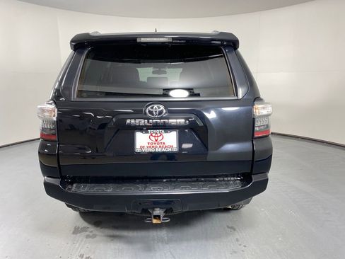 Used 2017 Toyota 4Runner SR5 Premium image 5