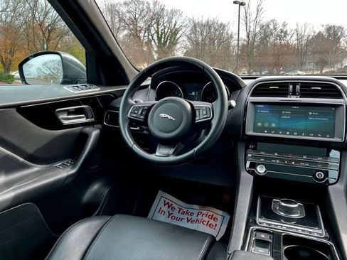 Used 2020 Jaguar F-PACE Premium image 31