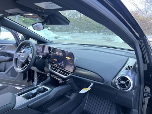 New 2026 Chevrolet Equinox EV LT image 29