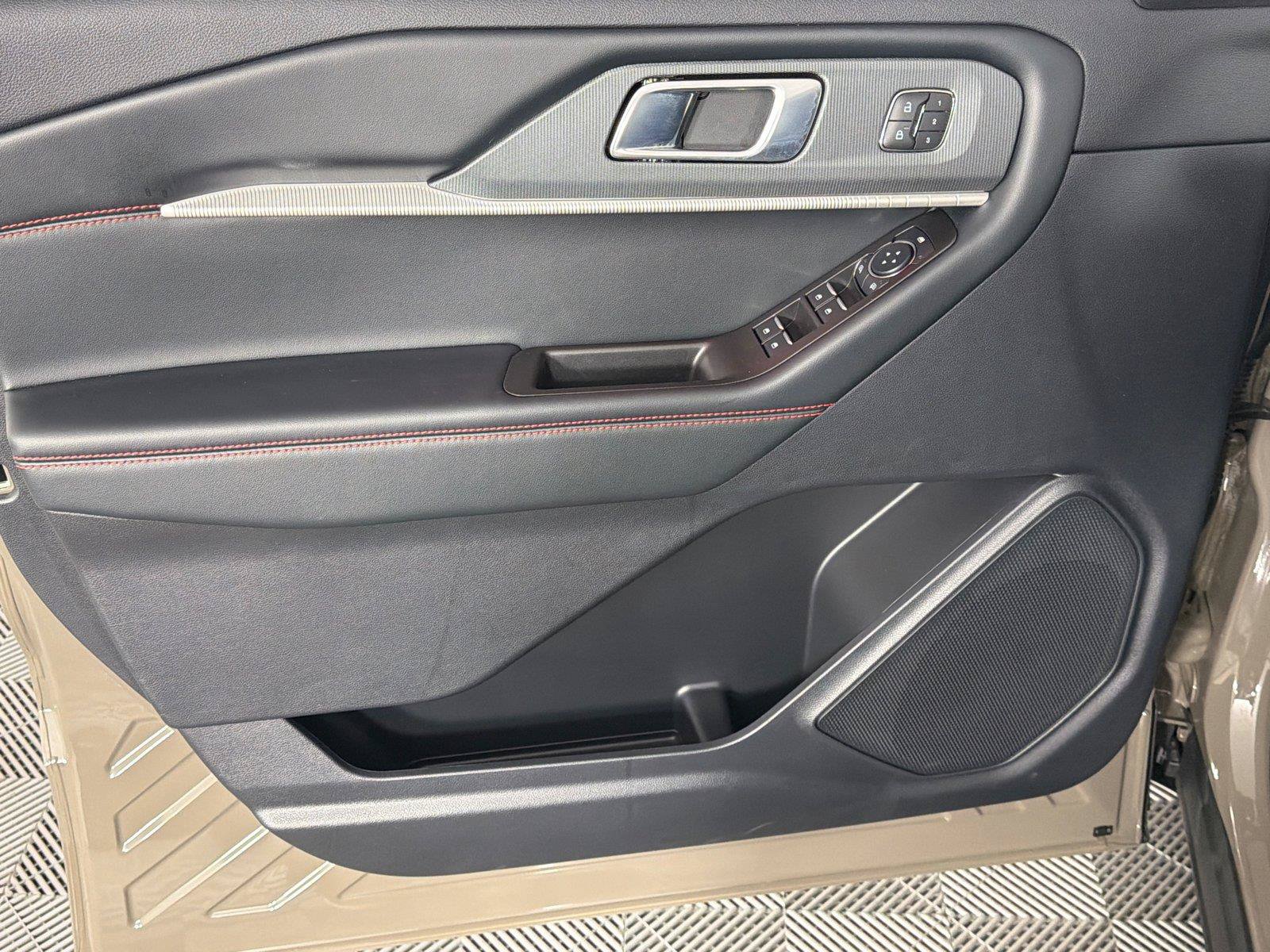 Used 2026 Ford Explorer ST-Line w/ Premium Package RWD image 10