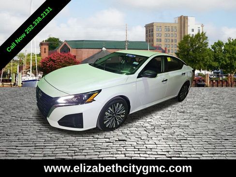Used 2025 Nissan Altima 2.5 SV FWD image 1