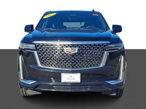 Used 2023 Cadillac Escalade Premium Luxury image 2
