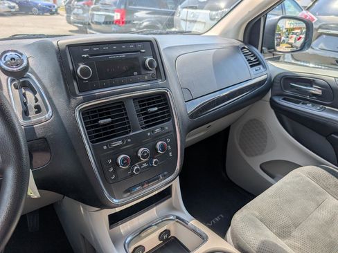 Used 2015 Dodge Grand Caravan SXT FWD image 20