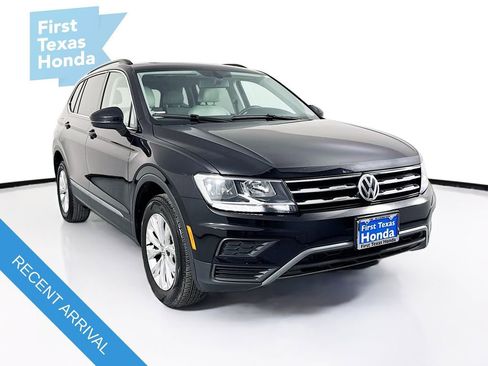 Used 2018 Volkswagen Tiguan SE w/ Panoramic Sunroof Package image 1