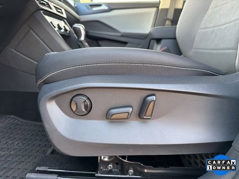 Used 2024 Volkswagen Taos SE image 11